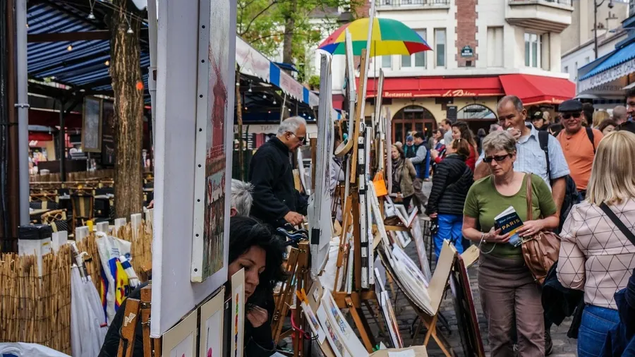 Na het schilderen afkoelen en ontspannen aan het zwembad